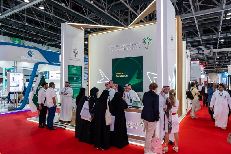 "الاعتماد السعودي" يُشارك في معرض عرب لاب 2025